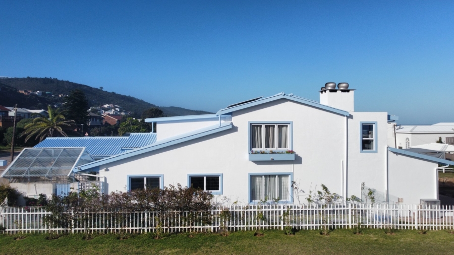 4 Bedroom Property for Sale in Outeniqua Strand Western Cape